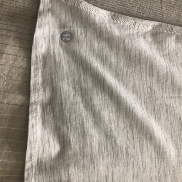Lululemon back into it long sleeve - Picture 3 of 3